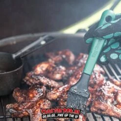 Big Green EggPre-Seasoned Cast Iron Sauce Pot + Basting Brush 6 Big Green EggPre-Seasoned Cast Iron Sauce Pot + Basting Brush -Barbecue Gereedschap Winkel image 305