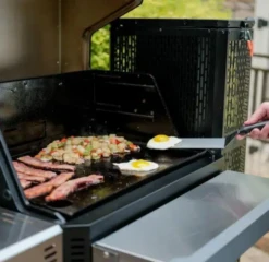 Masterbuilt Gravity Series™ 800 Digital Charcoal Griddle + Grill + Smoker 13 Masterbuilt Gravity Series™ 800 Digital Charcoal Griddle + Grill + Smoker -Barbecue Gereedschap Winkel image 351